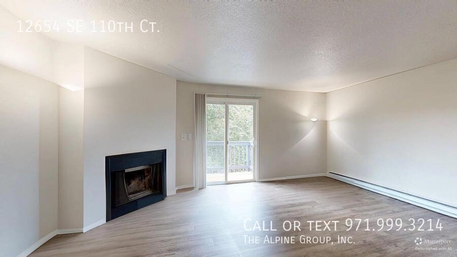 🌿 Top-Floor Retreat with Treetop Views in Clackamas - HALF OFF FIRST MONTH property image