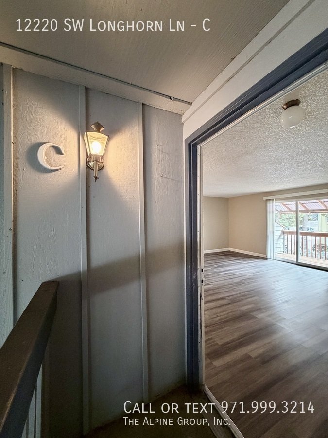 🪴 Stylish 2BR Retreat – Covered Deck & Private Oasis property image