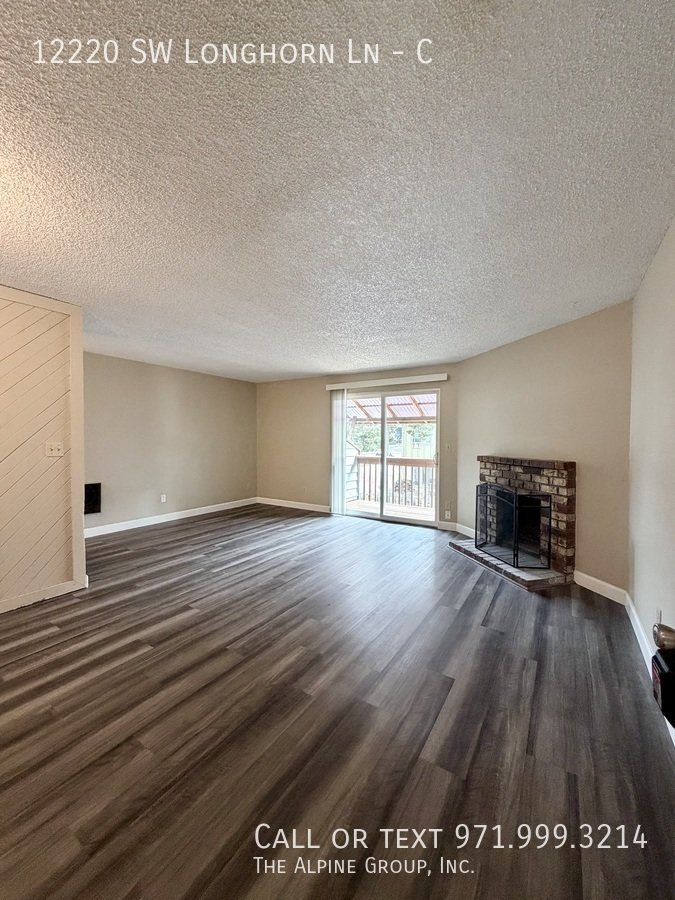 🪴 Stylish 2BR Retreat – Covered Deck & Private Oasis property image