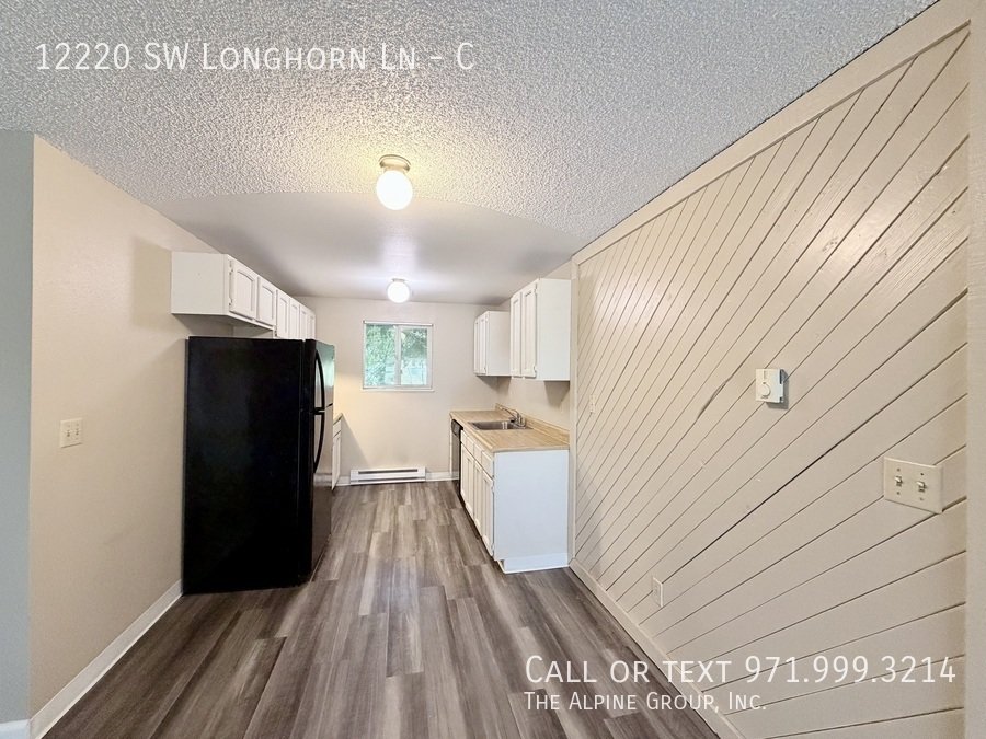 🪴 Stylish 2BR Retreat – Covered Deck & Private Oasis property image