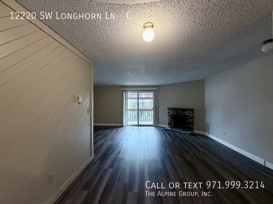 🪴 Stylish 2BR Retreat – Covered Deck & Private Oasis property image