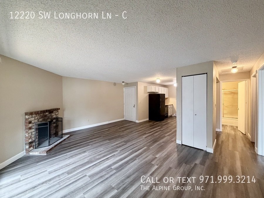 🪴 Stylish 2BR Retreat – Covered Deck & Private Oasis property image