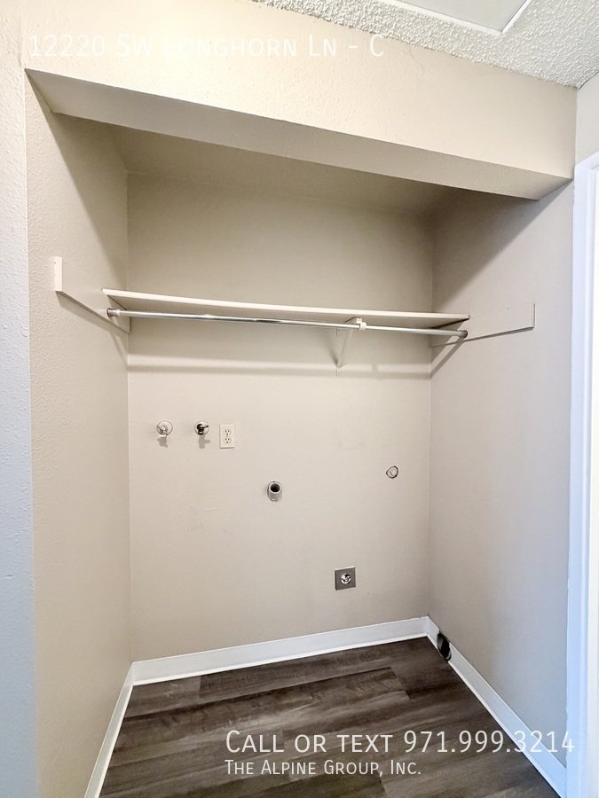 🪴 Stylish 2BR Retreat – Covered Deck & Private Oasis property image