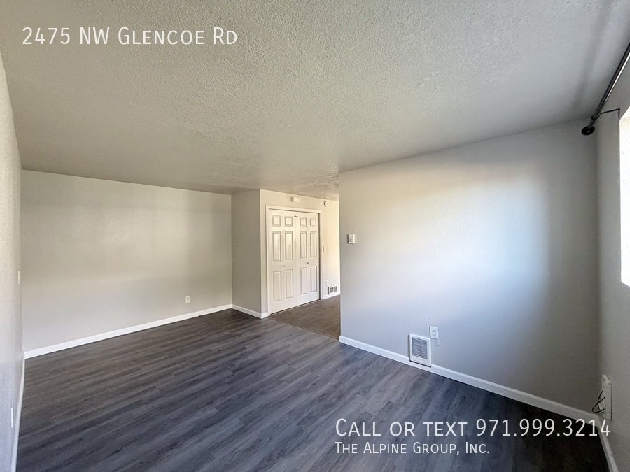 🧺 Charming 2BR Hillsboro Home with Laundry & Patio! property image