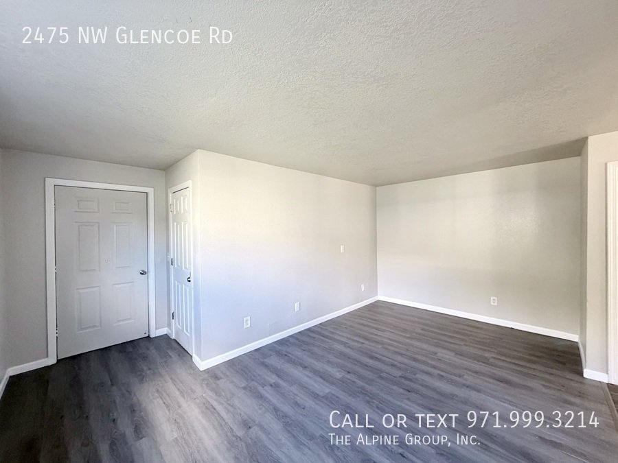 🧺 Charming 2BR Hillsboro Home with Laundry & Patio! property image