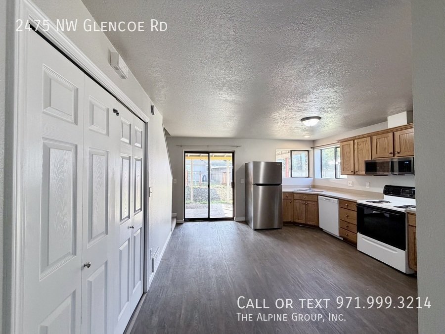 🧺 Charming 2BR Hillsboro Home with Laundry & Patio! property image