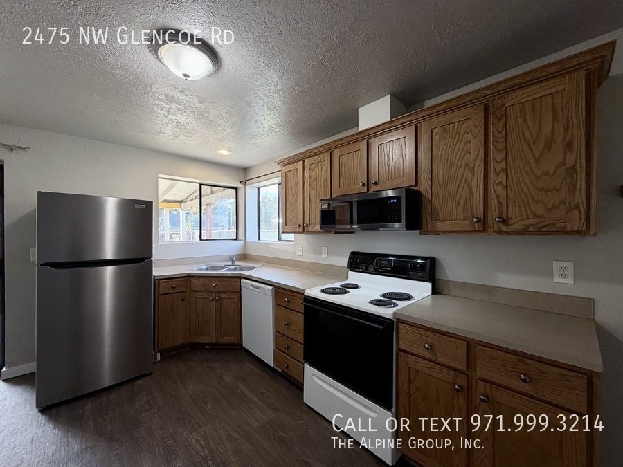 🧺 Charming 2BR Hillsboro Home with Laundry & Patio! property image