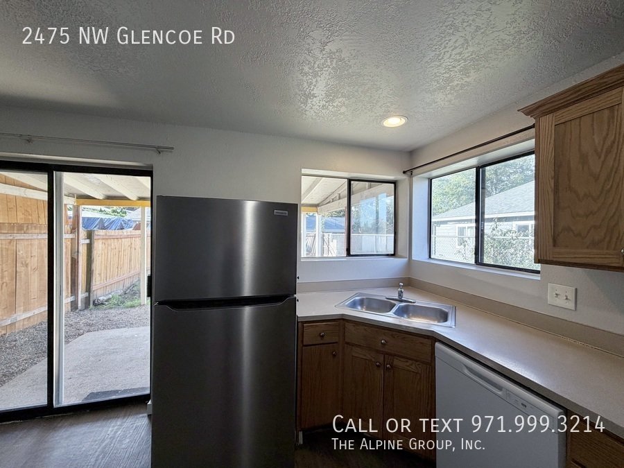 🧺 Charming 2BR Hillsboro Home with Laundry & Patio! property image