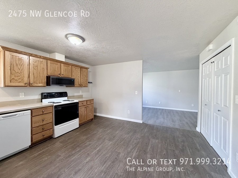 🧺 Charming 2BR Hillsboro Home with Laundry & Patio! property image