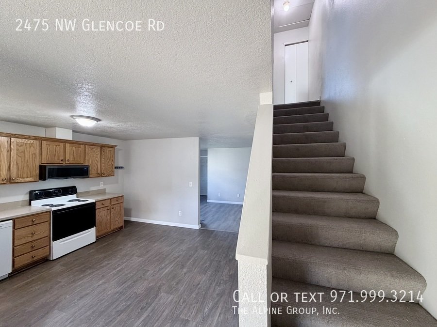 🧺 Charming 2BR Hillsboro Home with Laundry & Patio! property image