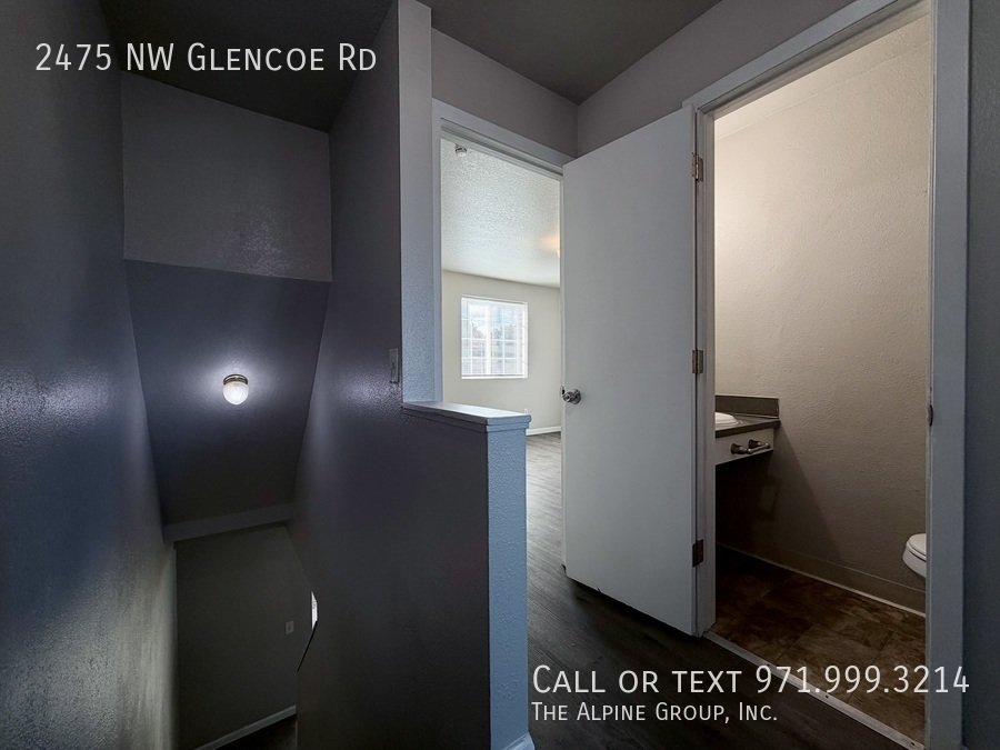 🧺 Charming 2BR Hillsboro Home with Laundry & Patio! property image