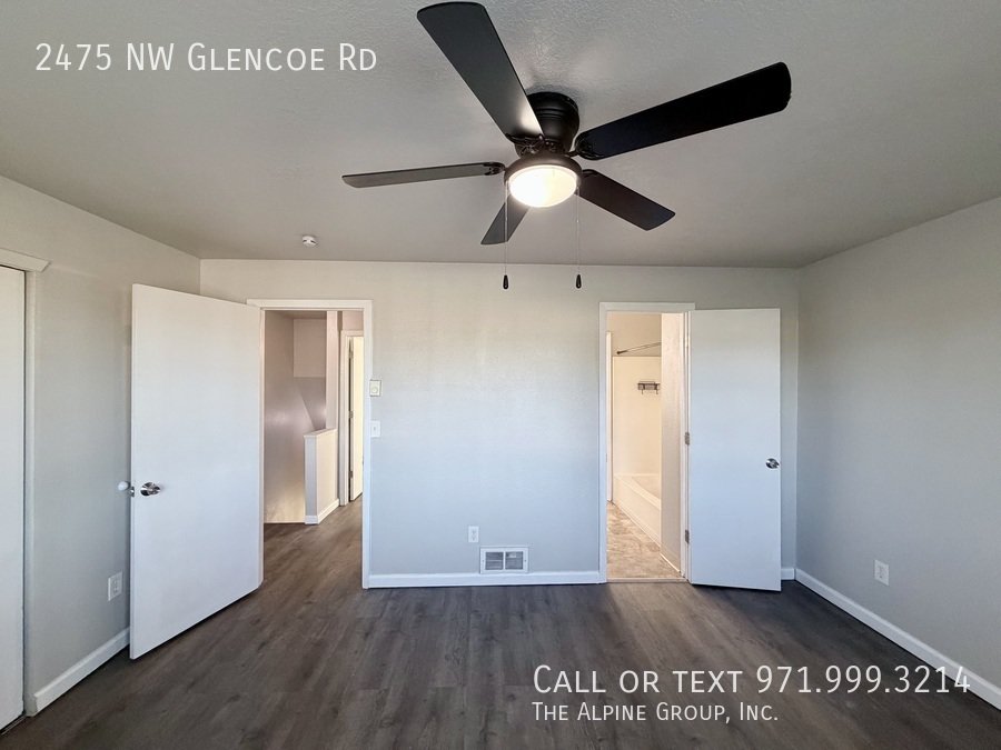 🧺 Charming 2BR Hillsboro Home with Laundry & Patio! property image