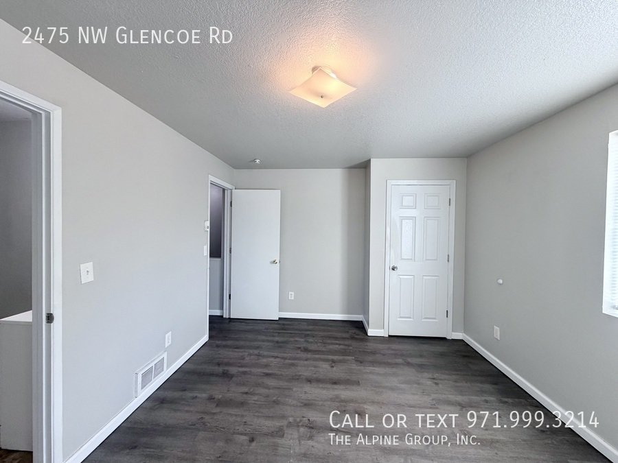 🧺 Charming 2BR Hillsboro Home with Laundry & Patio! property image