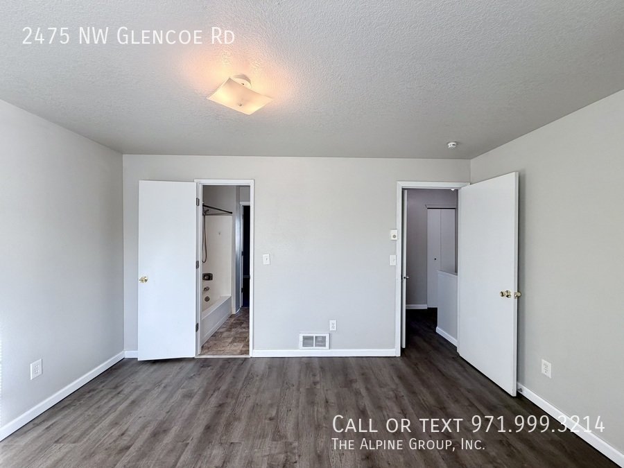 🧺 Charming 2BR Hillsboro Home with Laundry & Patio! property image