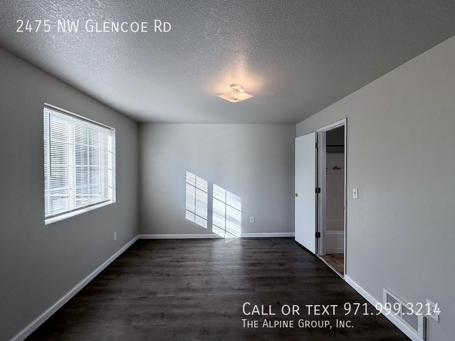 🧺 Charming 2BR Hillsboro Home with Laundry & Patio! property image