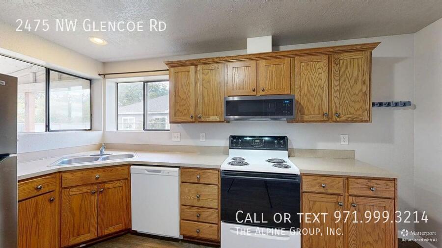 🧺 Charming 2BR Hillsboro Home with Laundry & Patio! property image