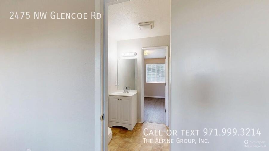 🧺 Charming 2BR Hillsboro Home with Laundry & Patio! property image