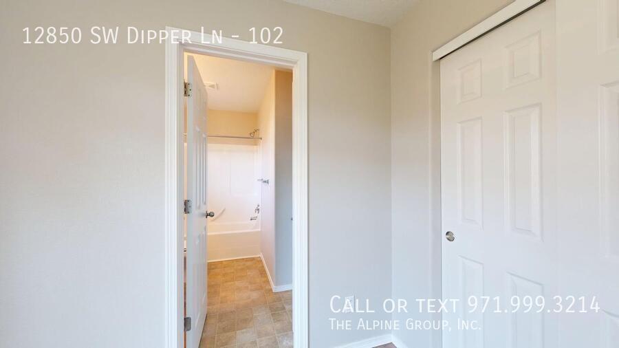 💫HALF-OFF Your First Month! Move-In Ready Townhome with Walkable Amenities! property image