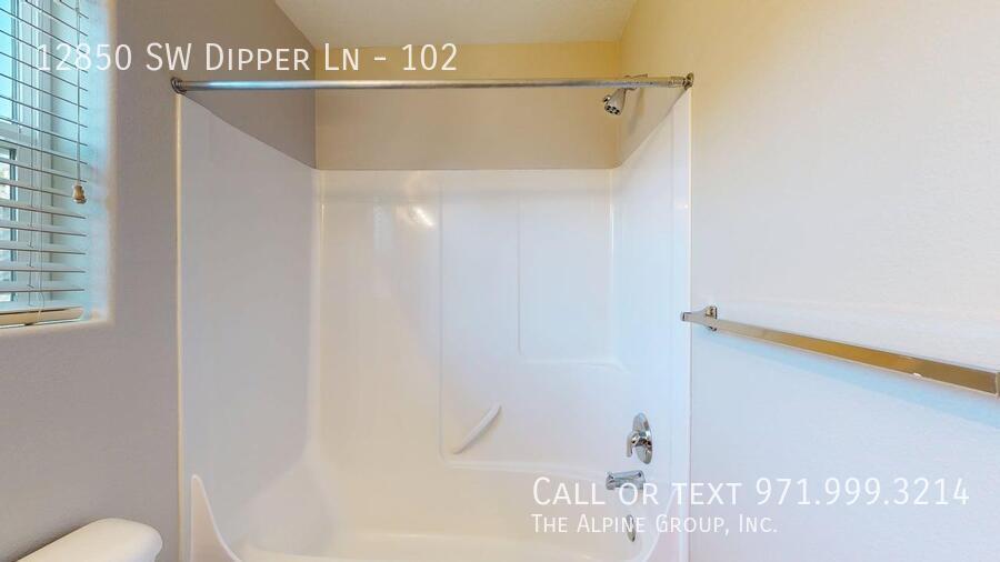 💫HALF-OFF Your First Month! Move-In Ready Townhome with Walkable Amenities! property image