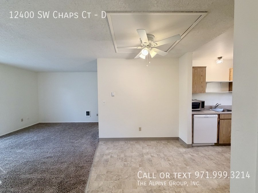 🌼Light-Filled Top-Floor Unit with In-Unit Laundry & Parking! property image