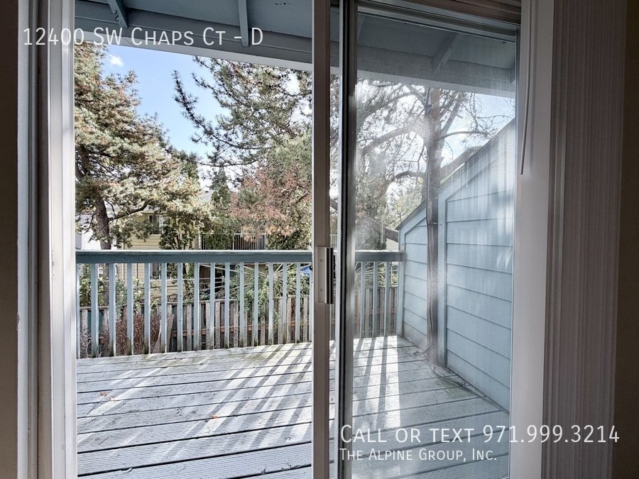 🌼Light-Filled Top-Floor Unit with In-Unit Laundry & Parking! property image