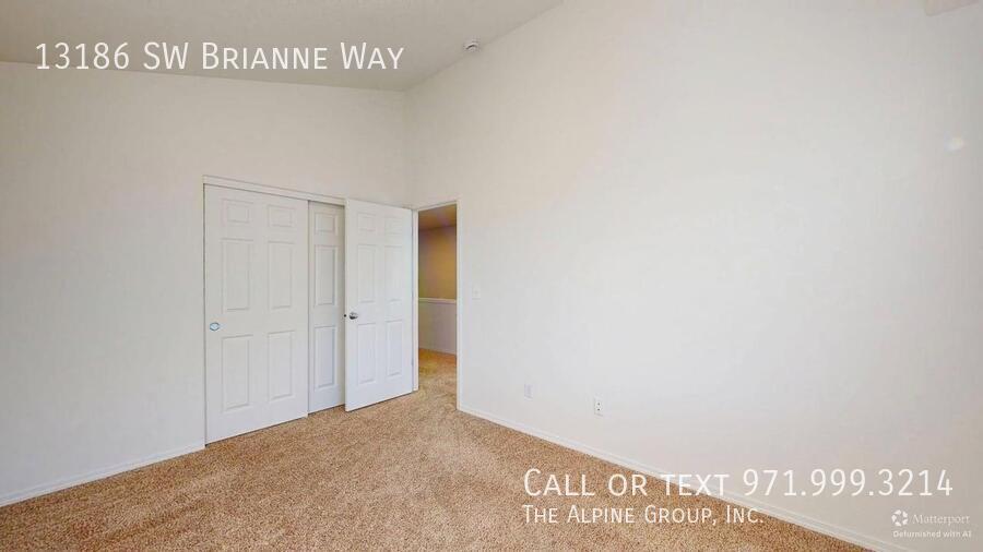 🏠 Cozy 3-Bed with Open Floor Plan & Fenced Yard property image