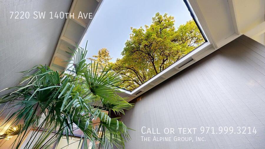 🌸 Beautiful Atrium Entry + Bright Open Layout! property image