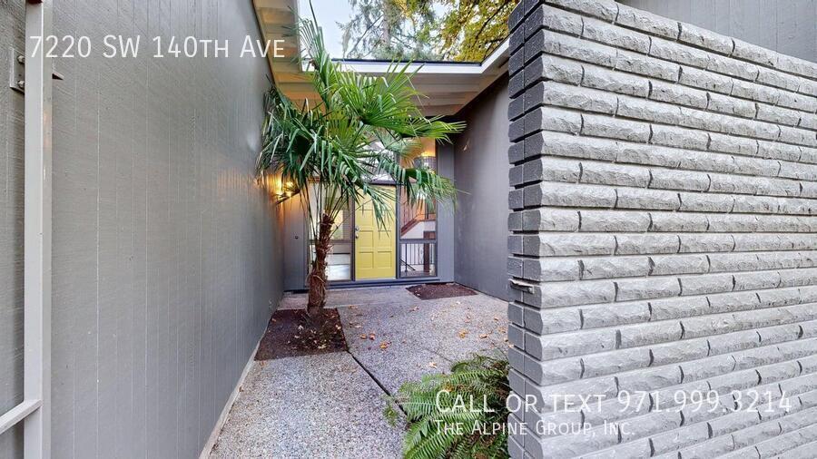 🌸 Beautiful Atrium Entry + Bright Open Layout! property image