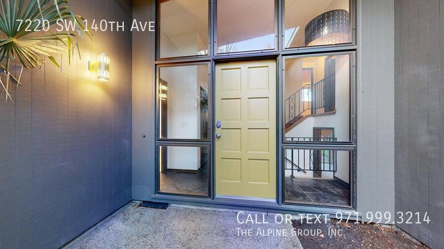 🌸 Beautiful Atrium Entry + Bright Open Layout! property image