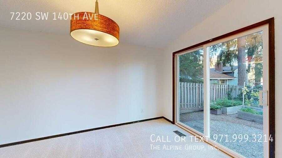 🌸 Beautiful Atrium Entry + Bright Open Layout! property image