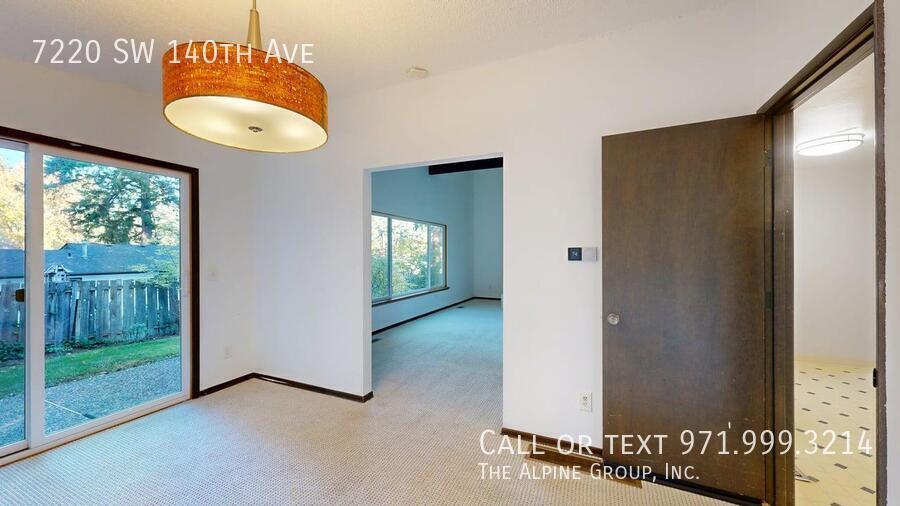 🌸 Beautiful Atrium Entry + Bright Open Layout! property image