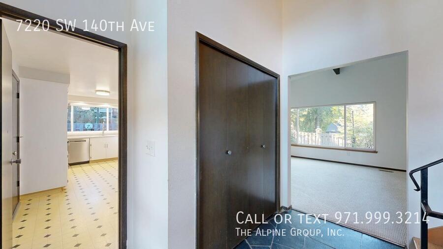 🌸 Beautiful Atrium Entry + Bright Open Layout! property image