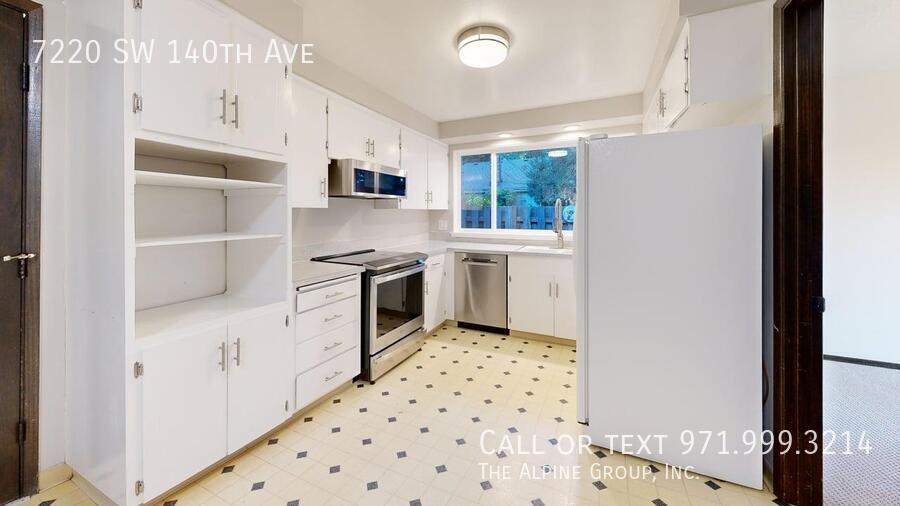 🌸 Beautiful Atrium Entry + Bright Open Layout! property image