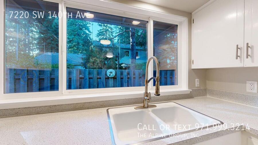 🌸 Beautiful Atrium Entry + Bright Open Layout! property image