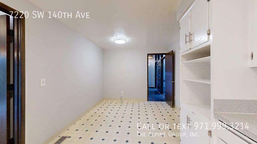 🌸 Beautiful Atrium Entry + Bright Open Layout! property image