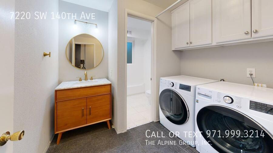 🌸 Beautiful Atrium Entry + Bright Open Layout! property image