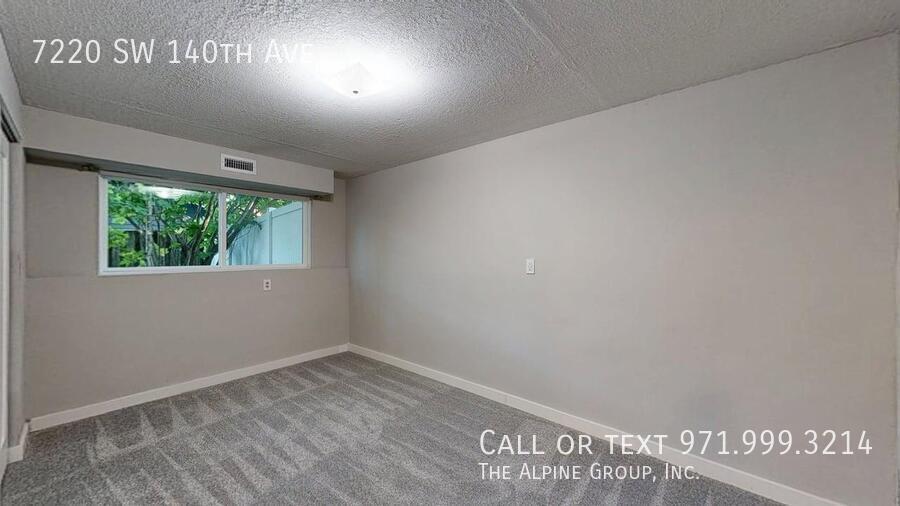🌸 Beautiful Atrium Entry + Bright Open Layout! property image