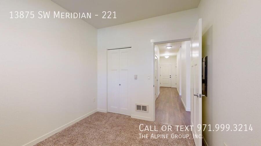 🌆 Luxury Living Near Nike – A/C, Pool & More! property image