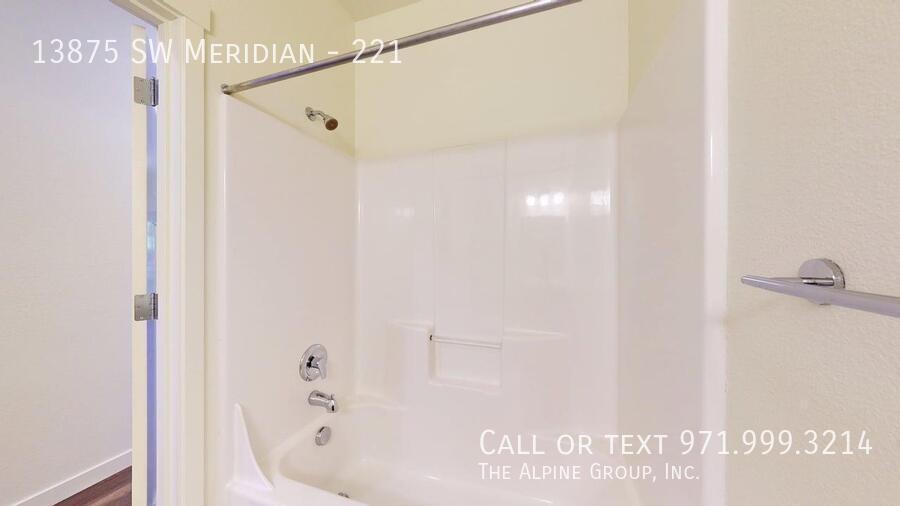 🌆 Luxury Living Near Nike – A/C, Pool & More! property image