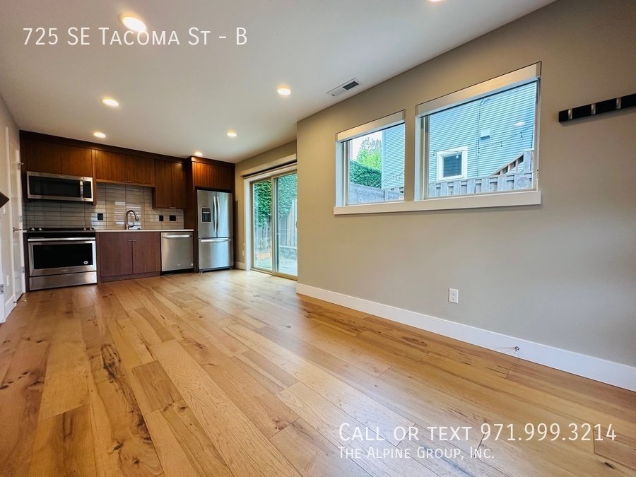 HALF OFF YOUR FIRST MONTH - Sleek Sellwood Duplex with Natural Charm property image