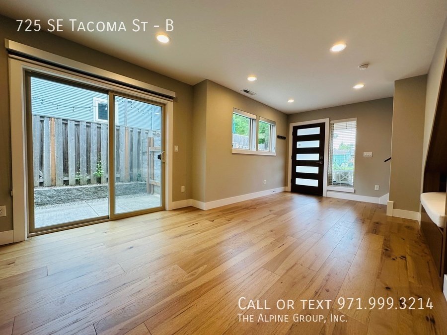 HALF OFF YOUR FIRST MONTH - Sleek Sellwood Duplex with Natural Charm property image