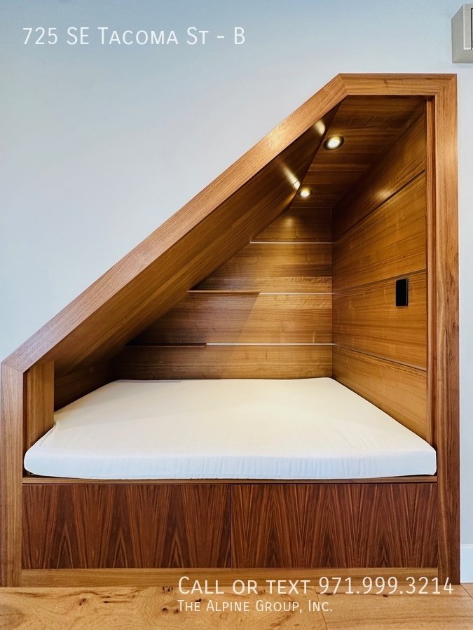 HALF OFF YOUR FIRST MONTH - Sleek Sellwood Duplex with Natural Charm property image