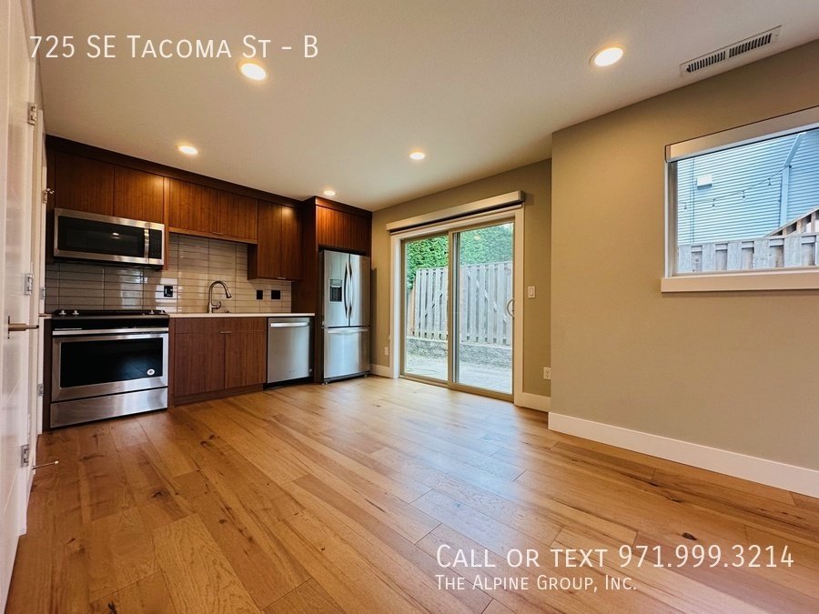 HALF OFF YOUR FIRST MONTH - Sleek Sellwood Duplex with Natural Charm property image