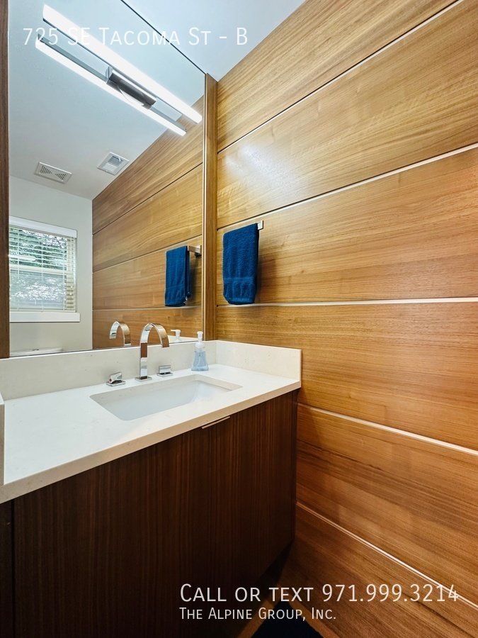 HALF OFF YOUR FIRST MONTH - Sleek Sellwood Duplex with Natural Charm property image