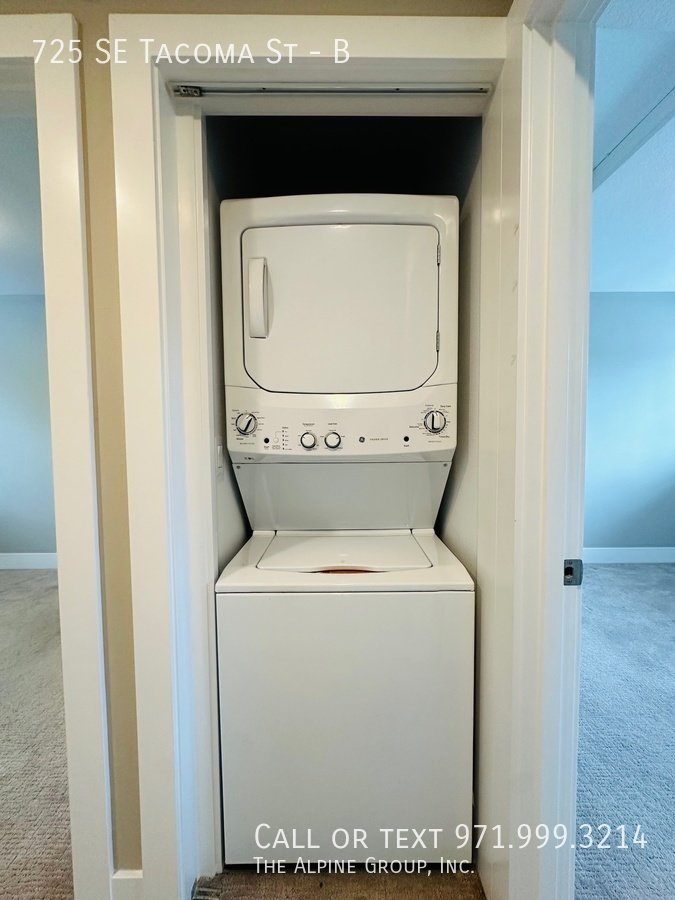 HALF OFF YOUR FIRST MONTH - Sleek Sellwood Duplex with Natural Charm property image