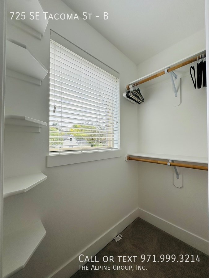 HALF OFF YOUR FIRST MONTH - Sleek Sellwood Duplex with Natural Charm property image