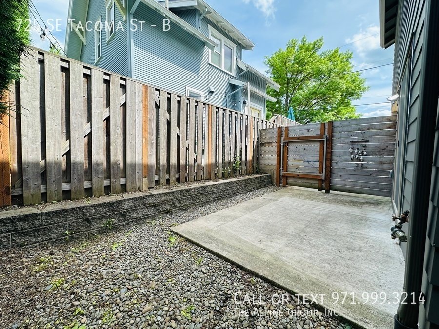 HALF OFF YOUR FIRST MONTH - Sleek Sellwood Duplex with Natural Charm property image