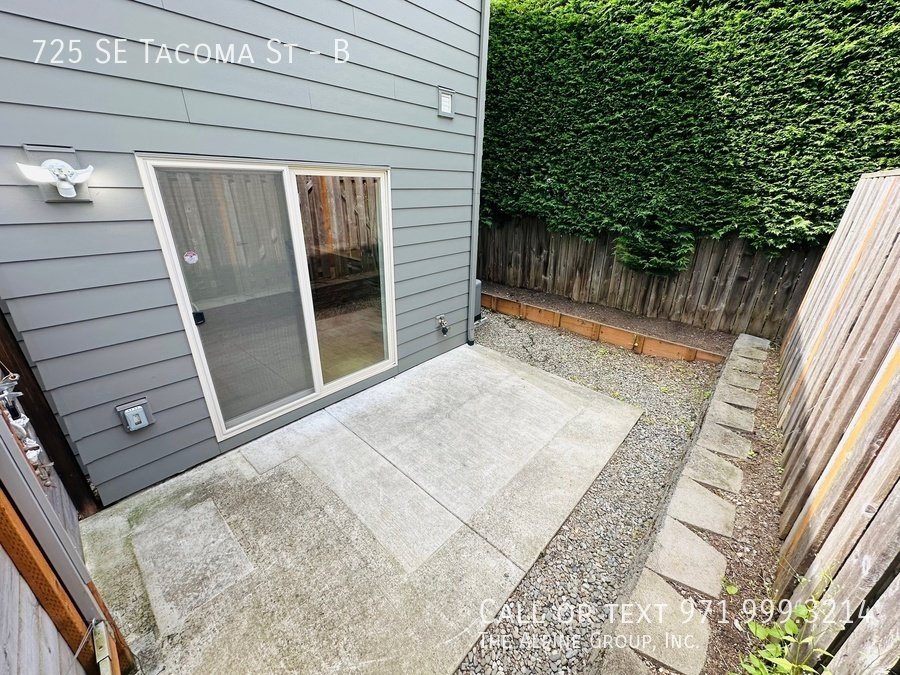 HALF OFF YOUR FIRST MONTH - Sleek Sellwood Duplex with Natural Charm property image