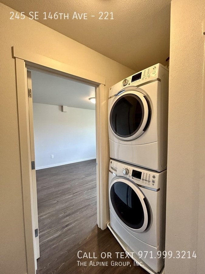 Pet friendly, Washer/Dryer Included! property image