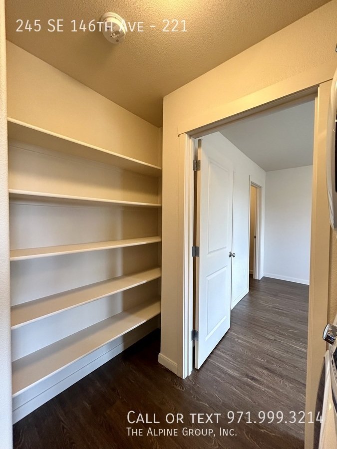 Pet friendly, Washer/Dryer Included! property image